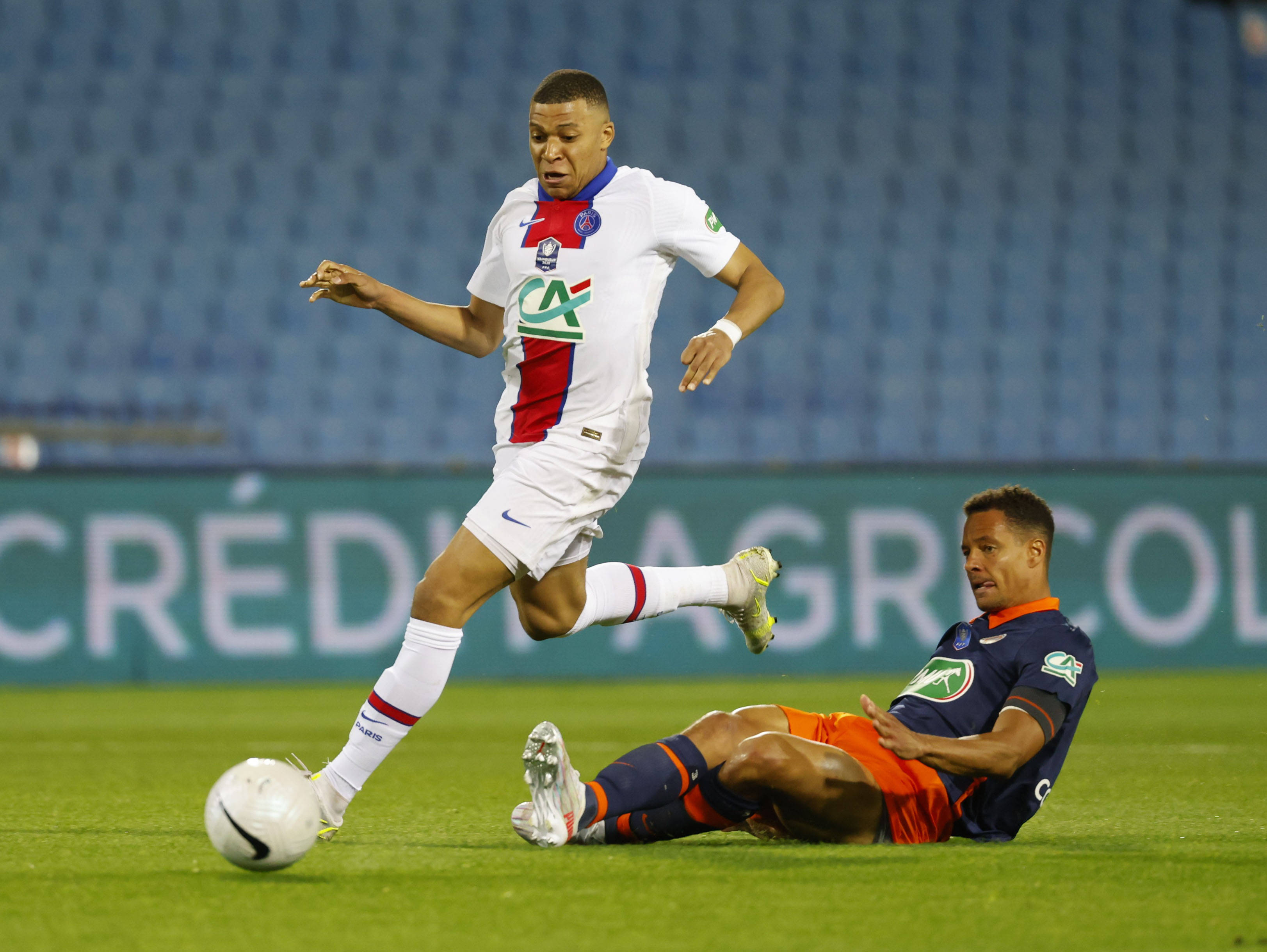 关于巴黎圣日耳曼在比赛中表现出色，成功晋级的信息