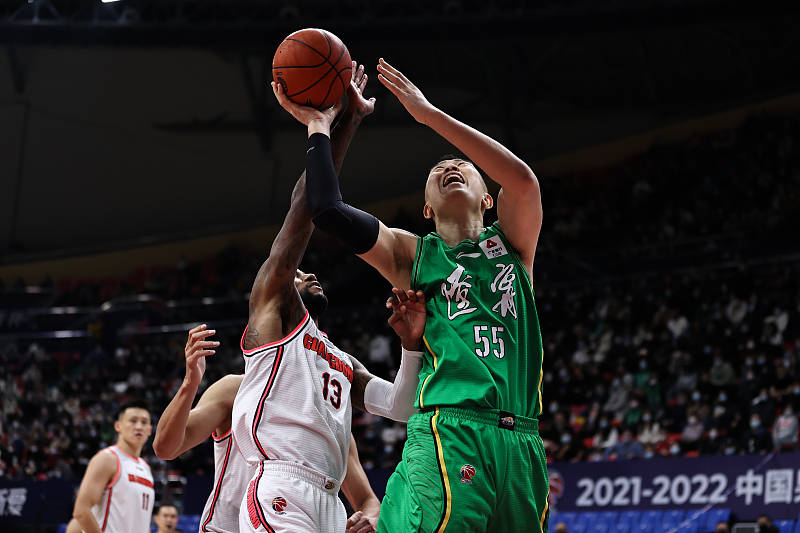 爱游戏官方入口-杭州绿城队遭遇挑战，积极备战下赛事！