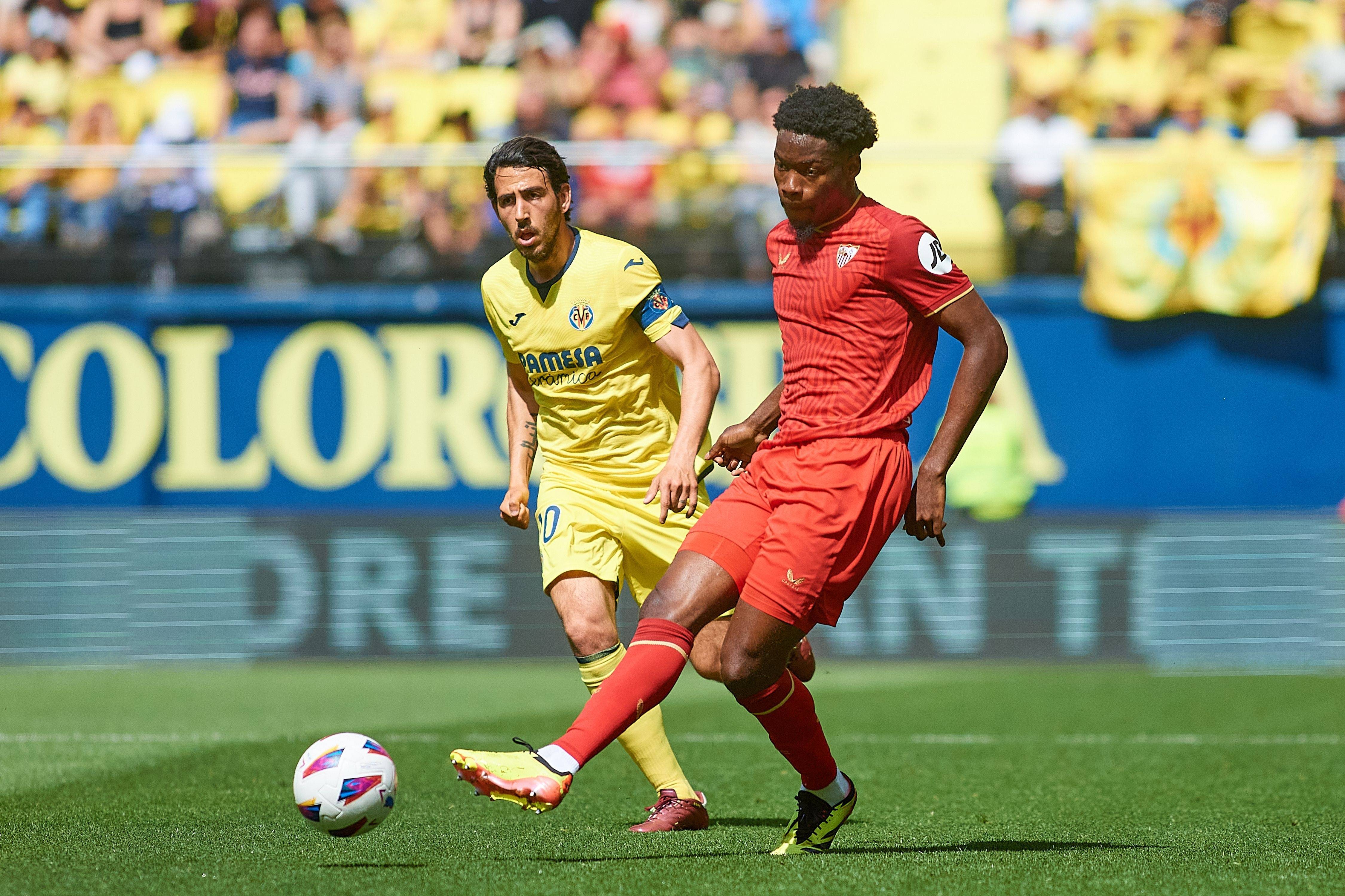 爱游戏官方-塞维利亚中场球员连续比赛表现抢眼