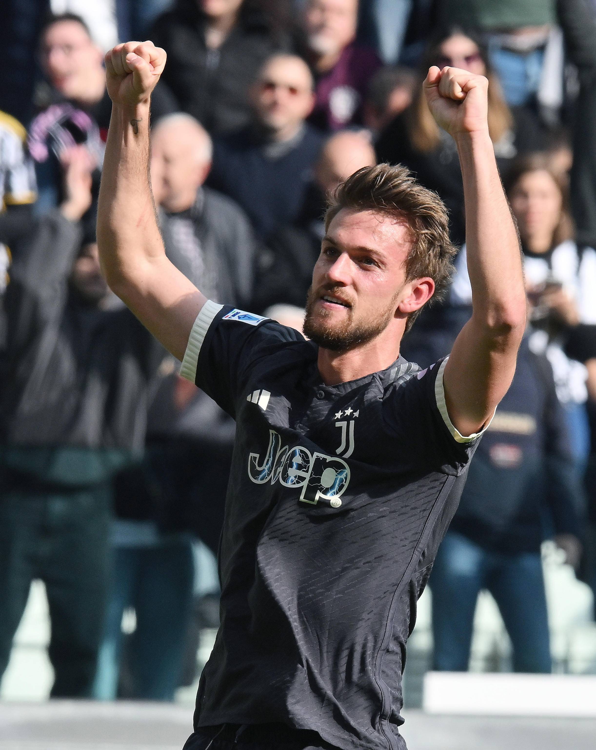 亚洲足球职业联赛前锋争霸，球员身手不凡的简单介绍