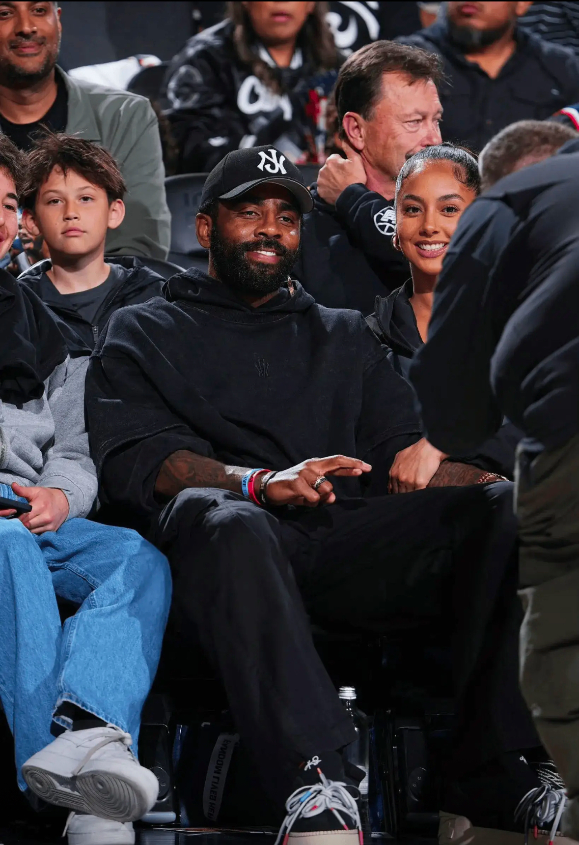 爱游戏tv-关于NBA名宿现场观战助威心仪球队的信息