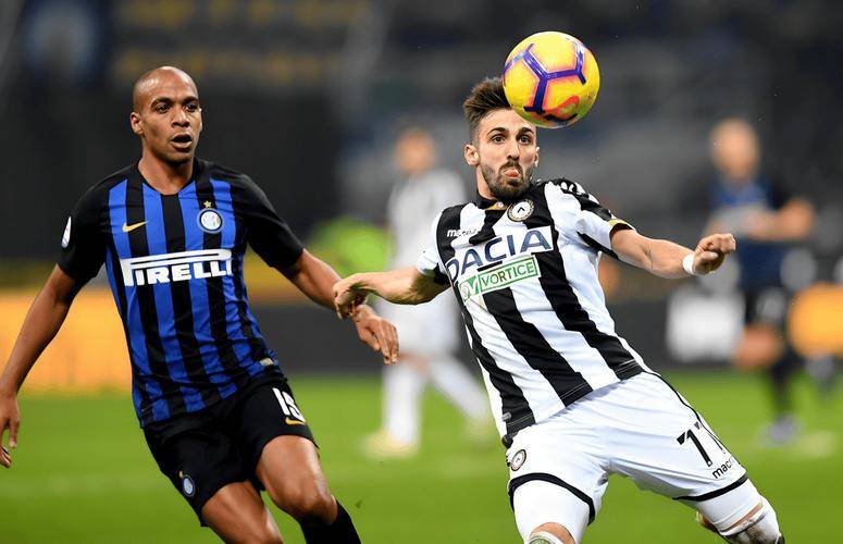 关于意大利足球新闻：乌迪内斯客场险胜帕尔马的信息