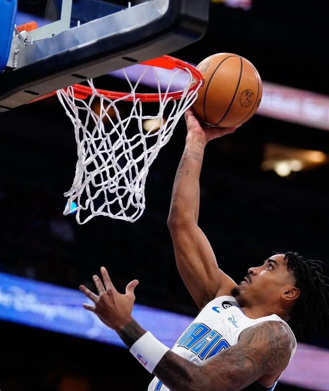 立陶宛男篮横扫猛龙，波尔津吉斯送出助攻