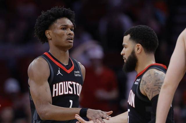 快船逆转76人，恩比德扛起全队