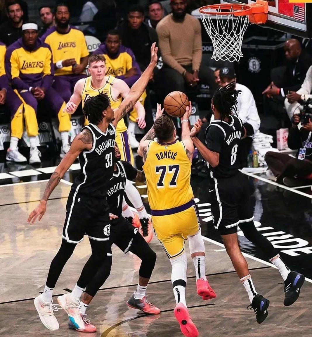 骑士碾压篮网，东契奇扛起全队