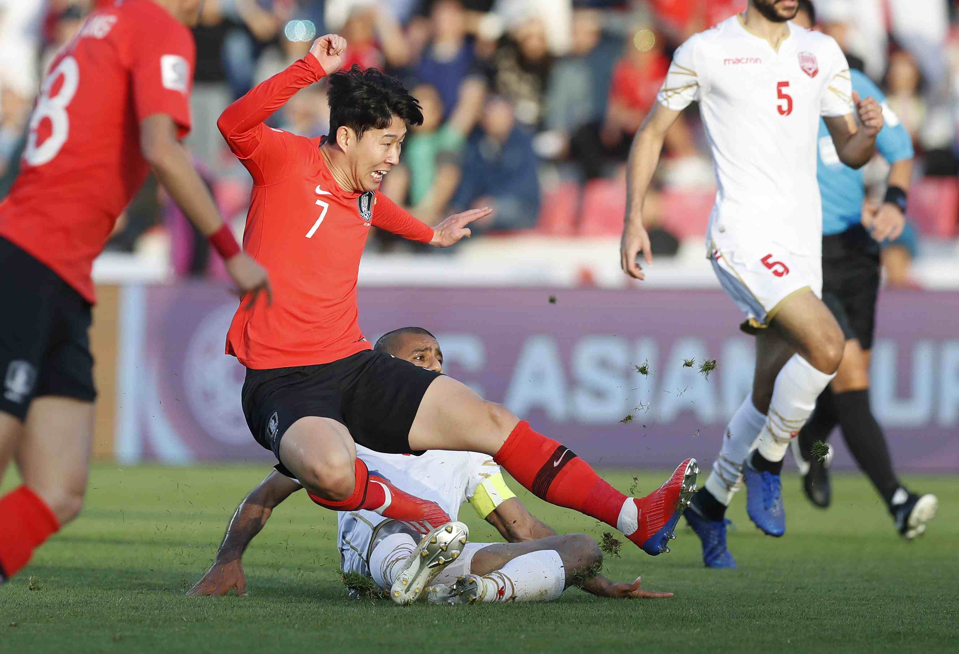 爱游戏娱乐-包含泰国队险胜韩国队，郑思维高光表现的词条