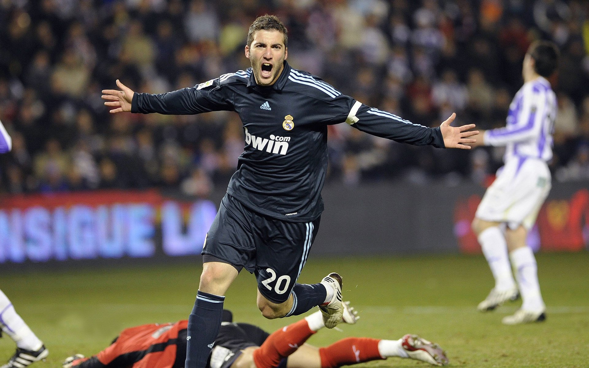 卢卡库爆发引领比利时狂飙,厄瓜多尔战术击溃洪都拉斯