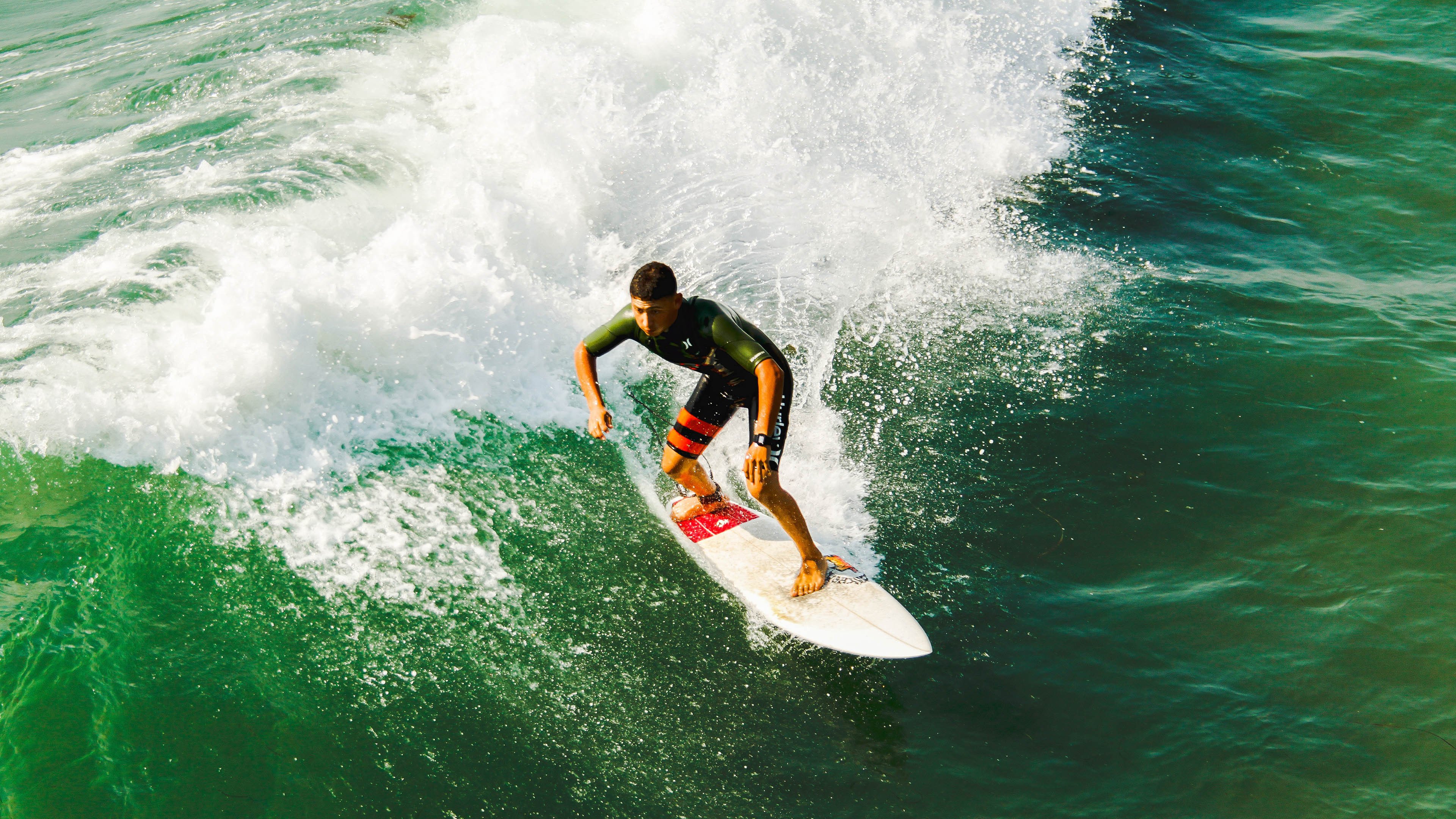 爱游戏体育官网-乔治独舞亚特兰大，篮网对阵老鹰，一场属于他的焦点之战