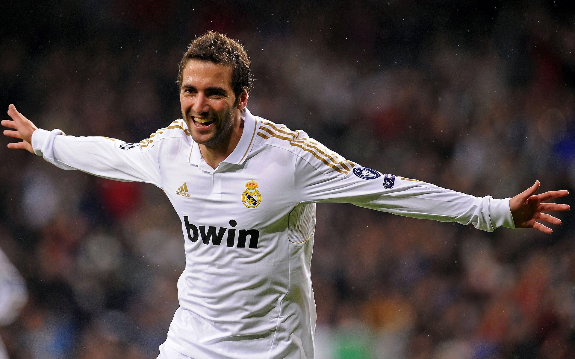 赛道上的双重奇迹，周冠宇点燃赛场，梅赛德斯绝杀哈斯车队